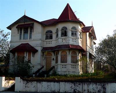 This is a haunted house and I wish I lived there.  No one knows that I believe in ghosts.