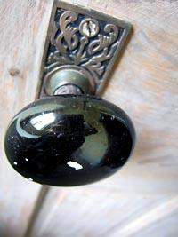 I secretly hate touching any doorknobs at my boyfriend's parents house. His parents hardly wash their hands and the front doorknob makes my hands smell GROSS!